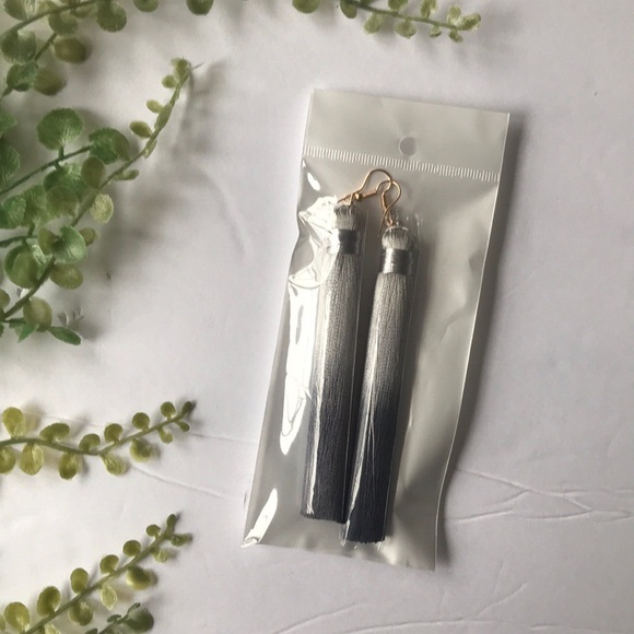 ombré tassel earrings grey light dark hook - Picture 3 of 7
